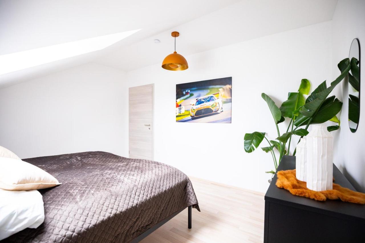 Design-Ferienwohnung In Kelberg Am Nuerburgring: Platz Fuer 6, Kueche, Wifi, Netflix Exterior photo