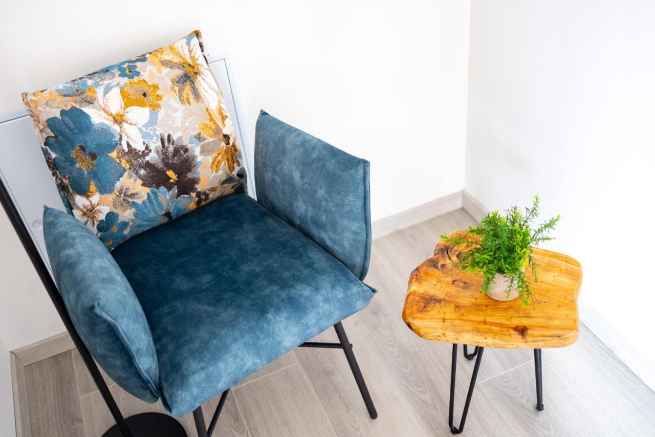 Design-Ferienwohnung In Kelberg Am Nuerburgring: Platz Fuer 6, Kueche, Wifi, Netflix Exterior photo