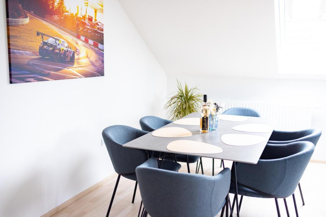 Design-Ferienwohnung In Kelberg Am Nuerburgring: Platz Fuer 6, Kueche, Wifi, Netflix Exterior photo