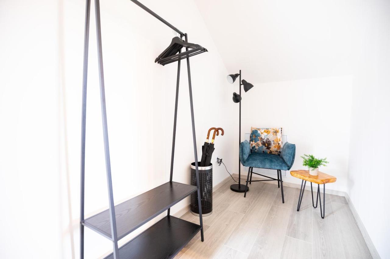 Design-Ferienwohnung In Kelberg Am Nuerburgring: Platz Fuer 6, Kueche, Wifi, Netflix Exterior photo